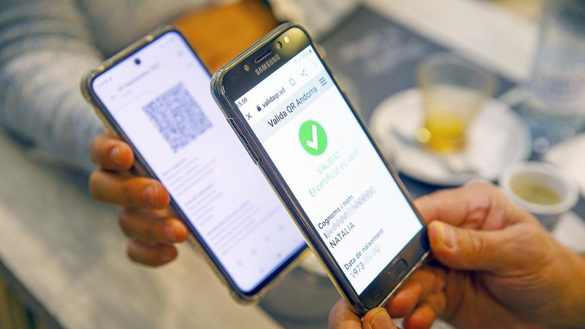 El certificat covid és necessari per accedir a restaurants i a actes culturals i socials.
