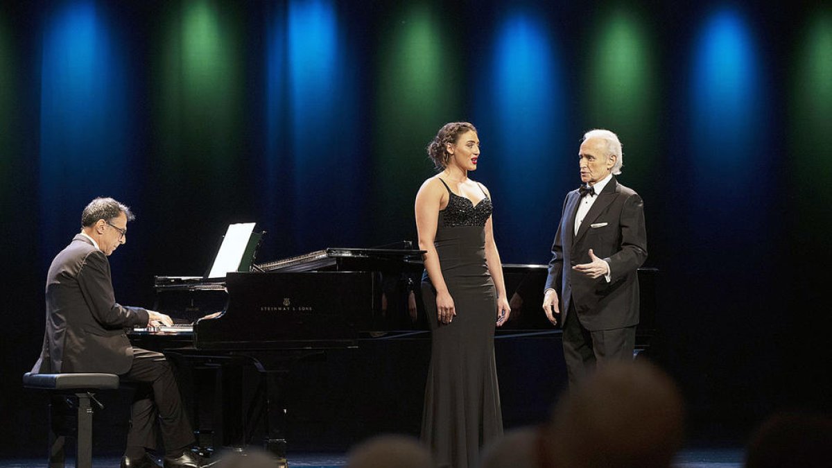 Josep Carreras juntament amb la mezzosoprano Maria Soler.
