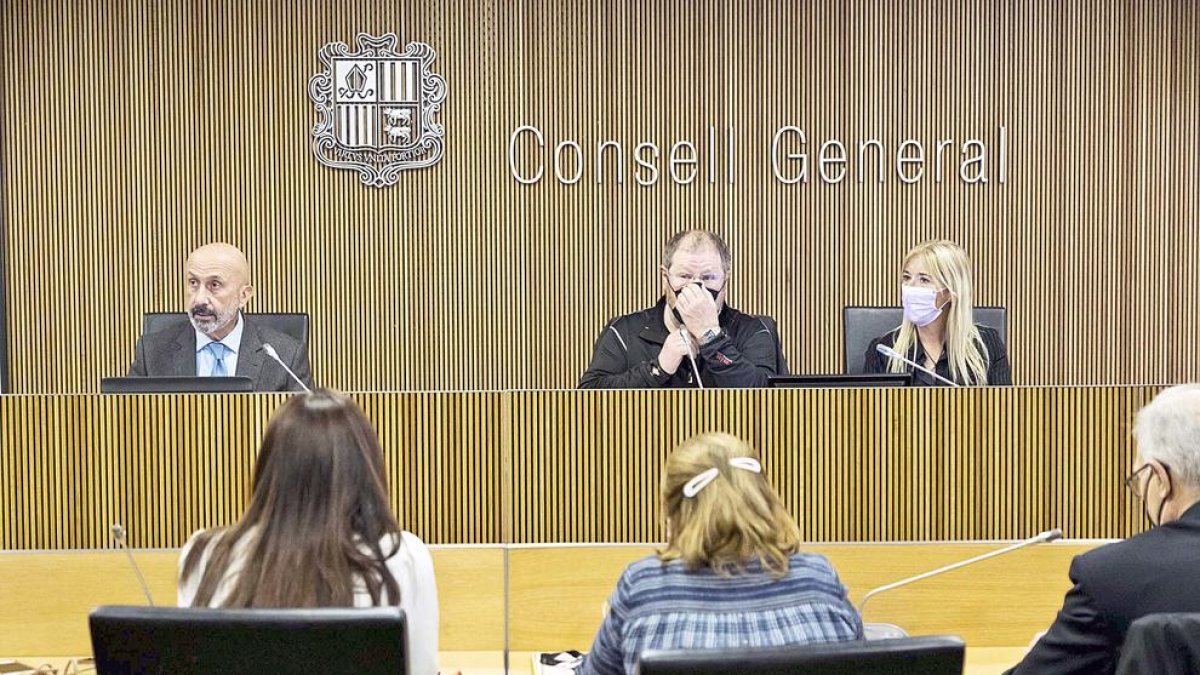 La comissió legislativa.
