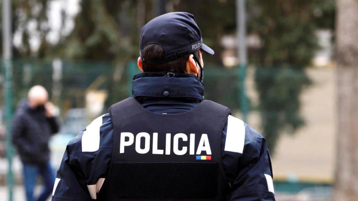 Un agent de policia.