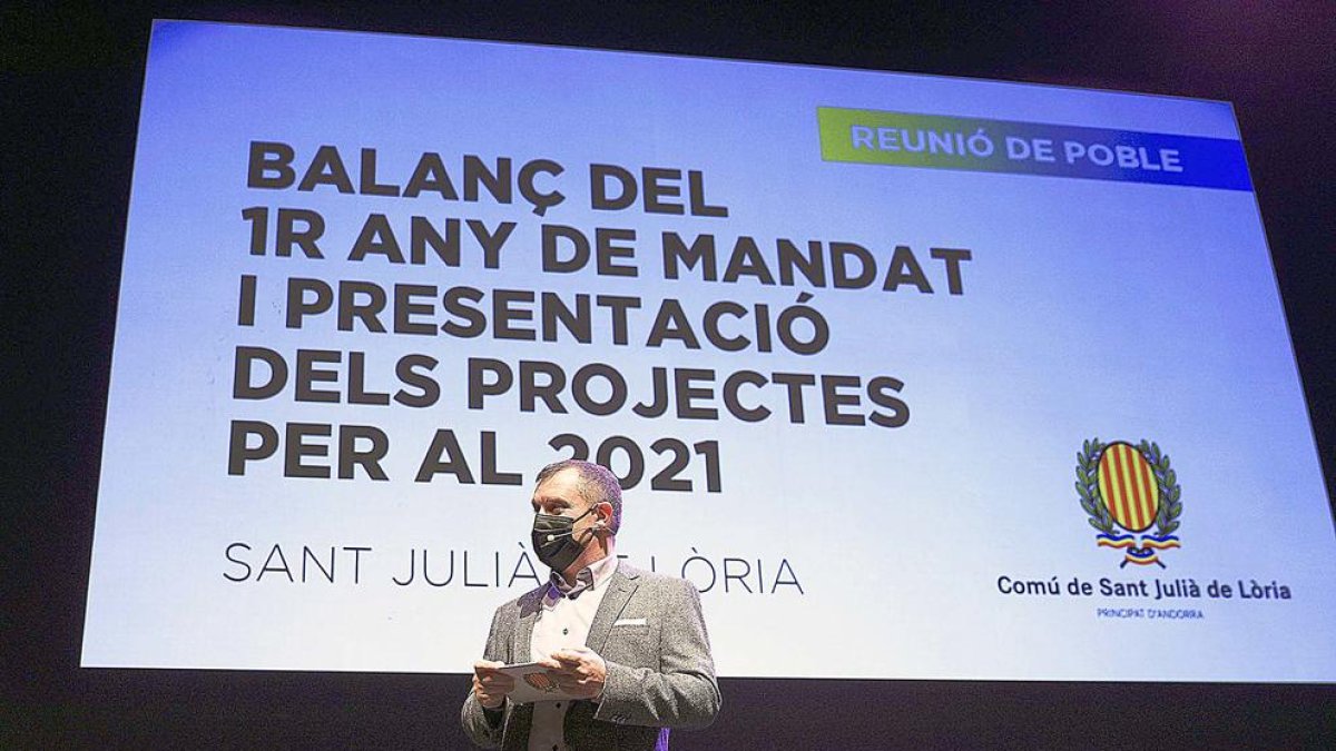 Majoral, a la primera reunió de poble del mandat.