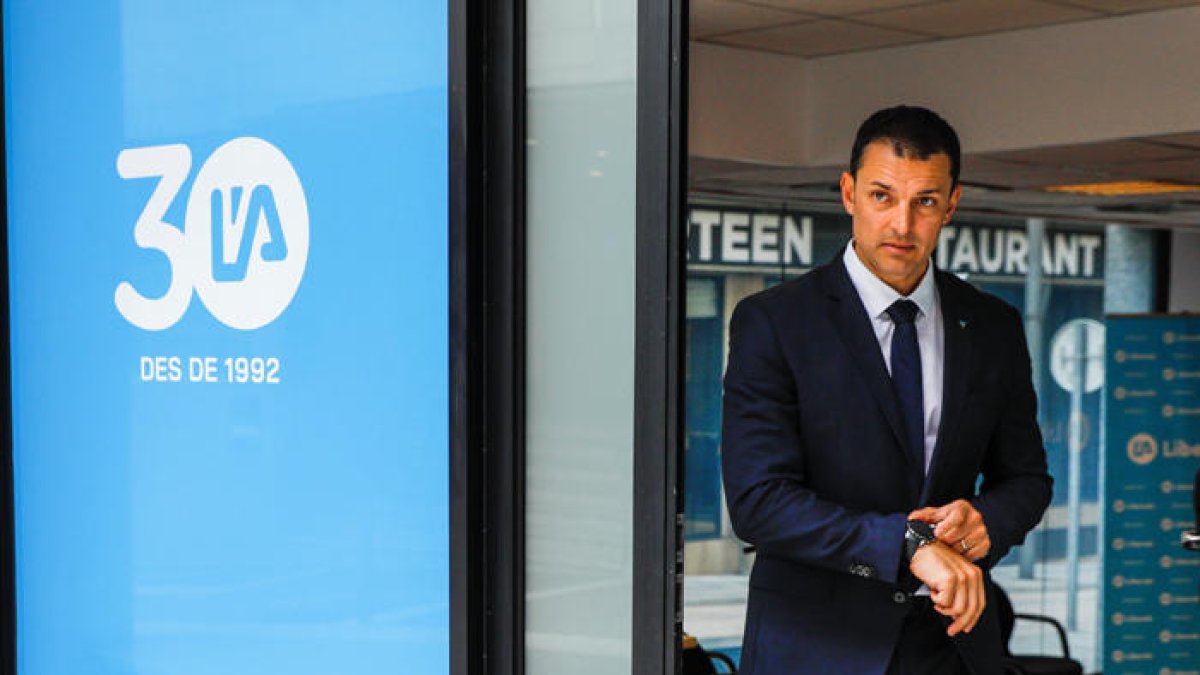 El president de Liberals, Jordi Gallardo, ahir sortint de la seu del partit.