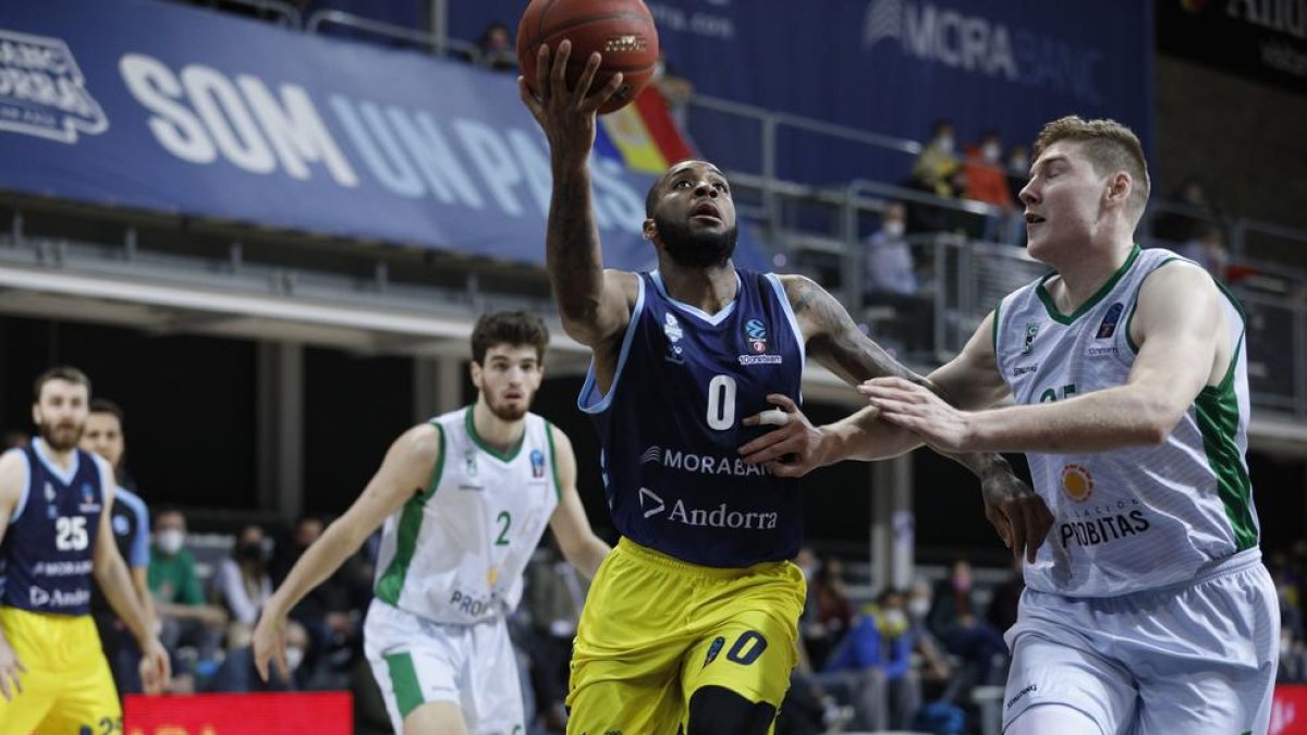 Miller-McIntyre, en una acció del partit.