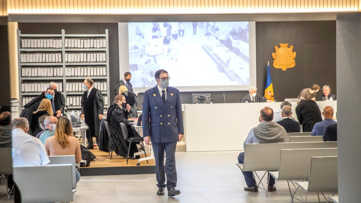 El judici es reprèn després dels ajornaments.