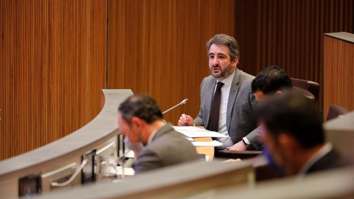 Eric Jover durant la sessió de control parlamentària d'avui