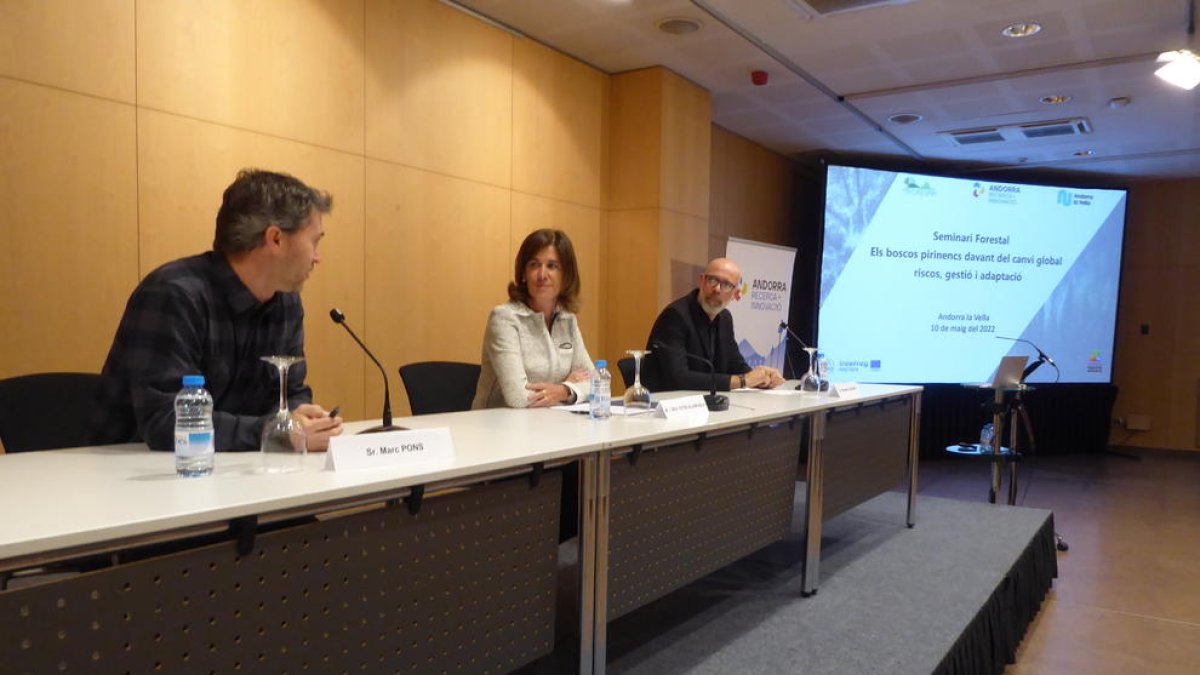 Marc Pons, director d'AR+I, Ester Vilarrubla, ministra d'Educació i Ensenyament Superior i presidenta d'AR+I i Sébastien Chauvin, director de Forespir.