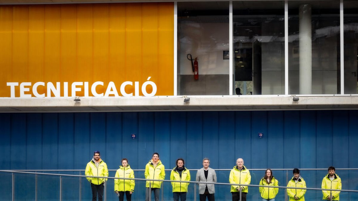 Justo Ruiz amb els esportistes.