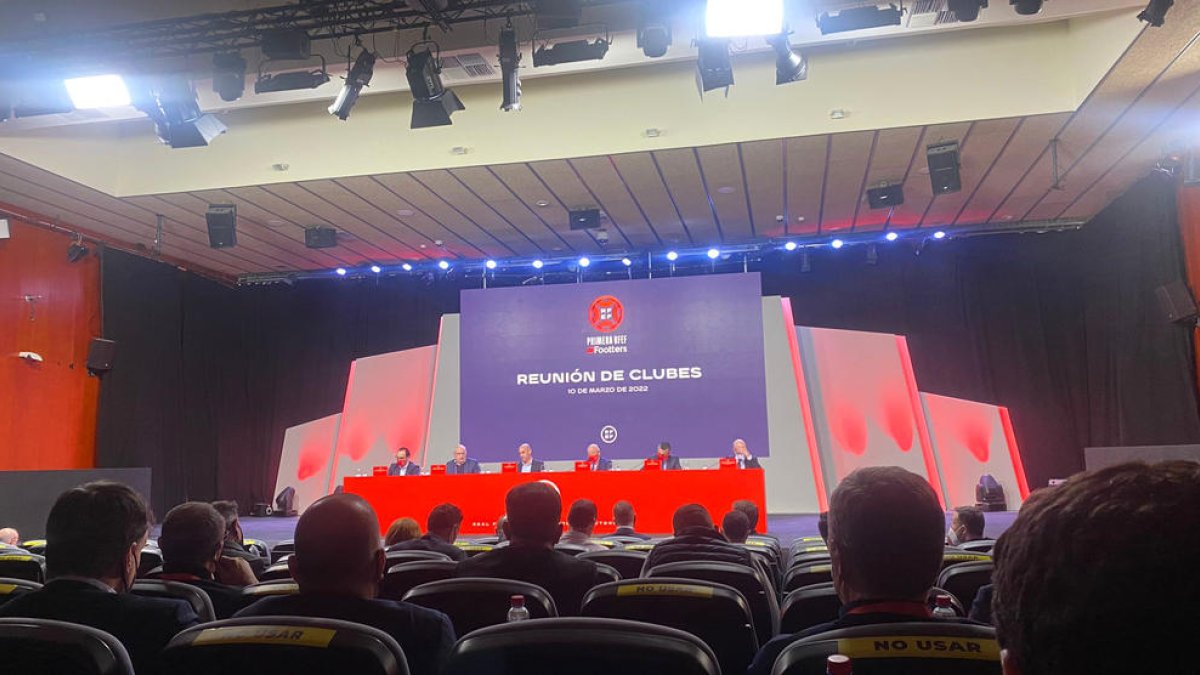 Reunió dels clubs de Primera RFEF celebrada ahir a Madrid.