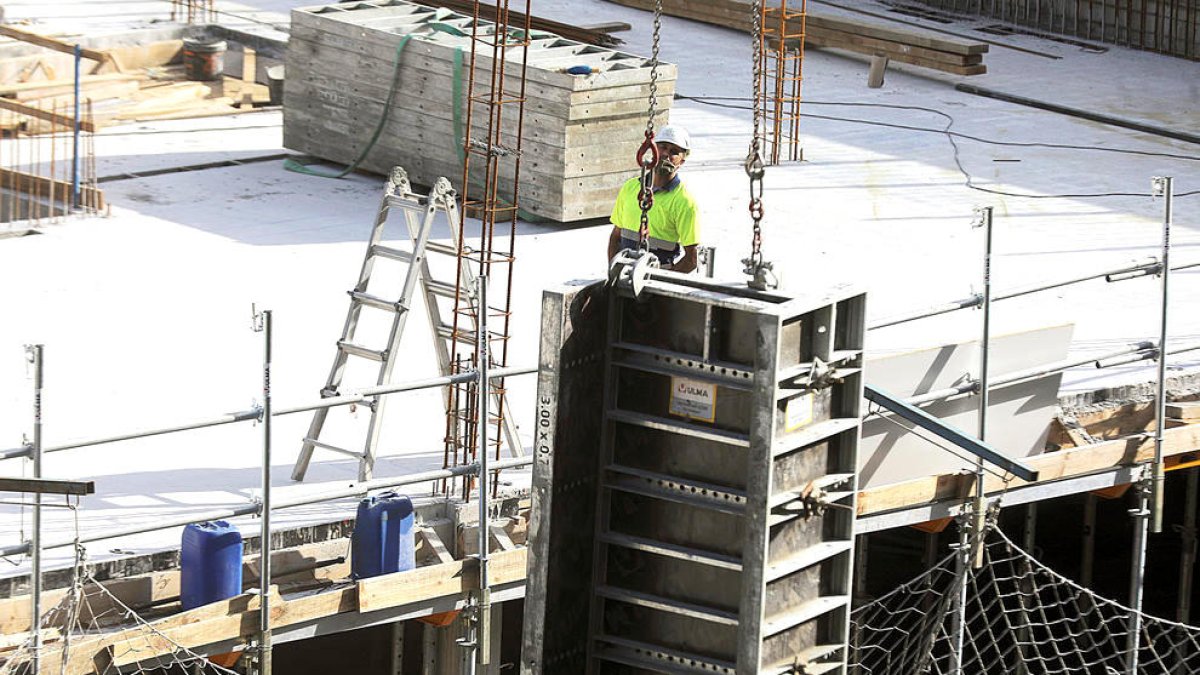 Un obrer en una construcció.