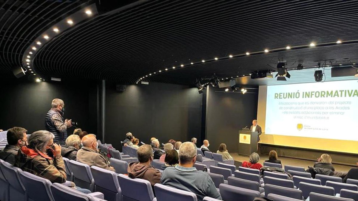 Reunió informativa, ahir al Centre Cultural.