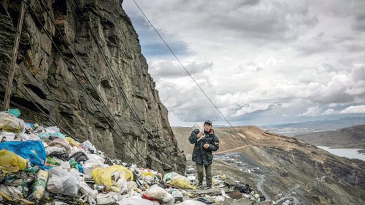 Un planeta submergit pel plàstic', de James Whitlow Delano