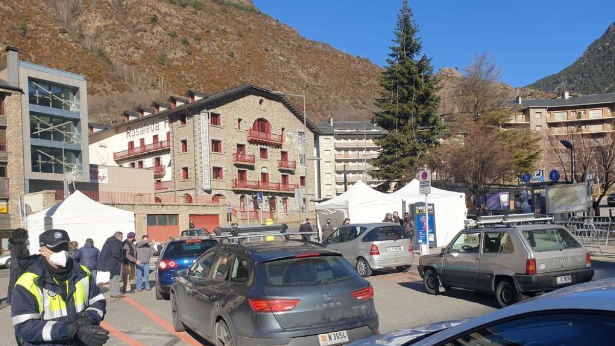 Repartiment de les racions d'escudella.