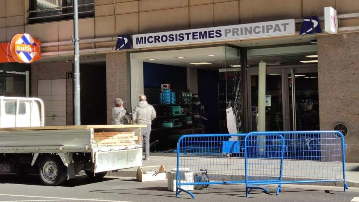 Xoc a l'aparador de la baixada del Molí