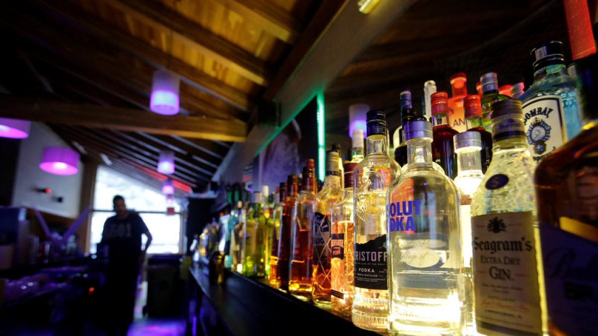 Un local d'oci nocturn.