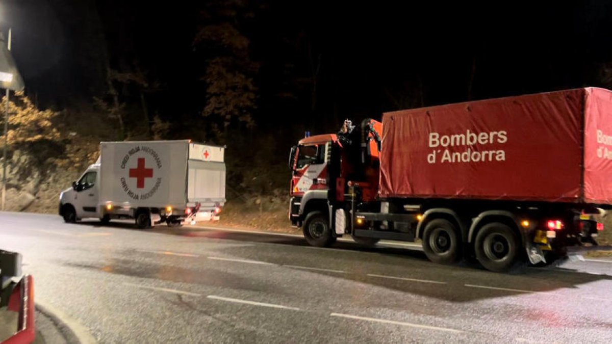 El comboi de la Creu Roja en un moment del trajecte cap a Ucraïna.