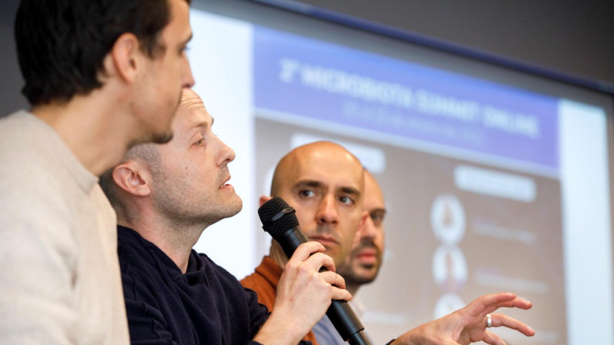 Els impulsors del projecte durant la presentació.