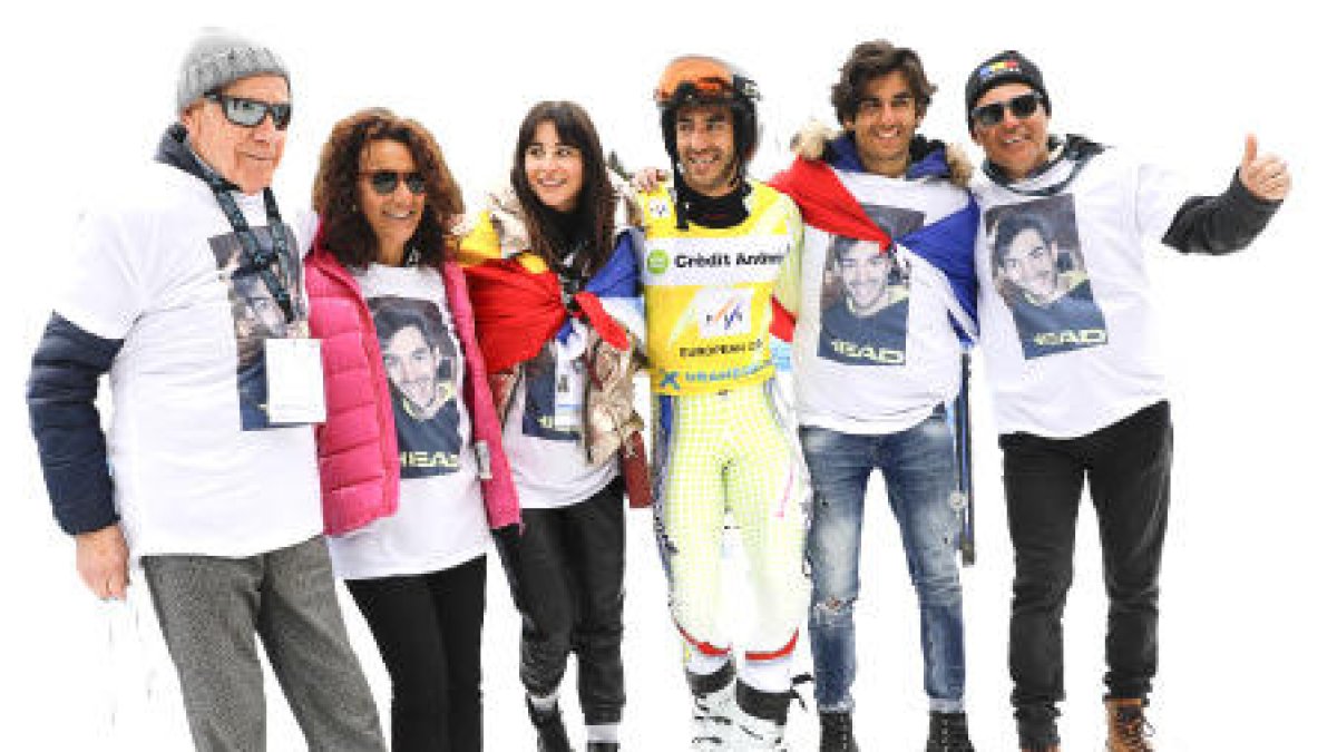 La família Verdú completa va donar suport al flamant campió d'Europa.