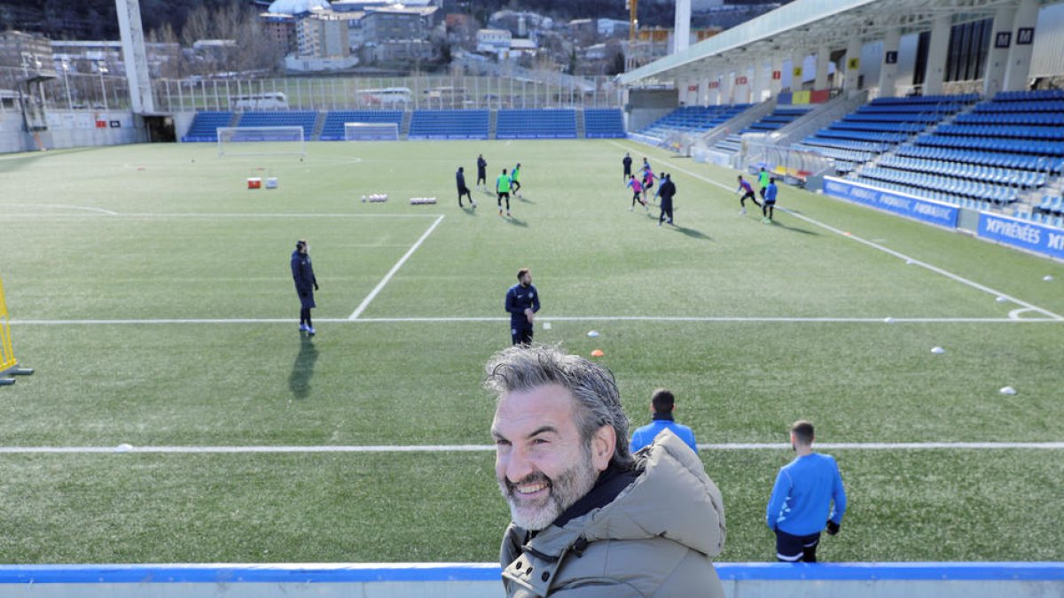 El secretari d'Estat d'Esports, Justo Ruiz, a l'Estadi Nacional.