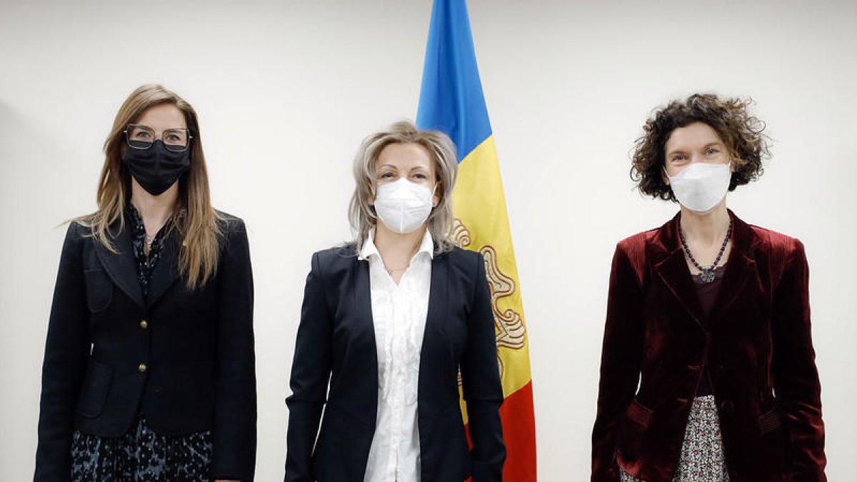 La ministra Riva i Ubach amb l'ambaixadora d'Hongria, Katalin Töth