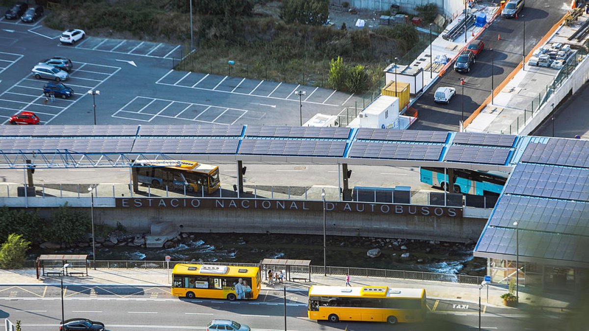 Autobusos a l'Estació Nacional.