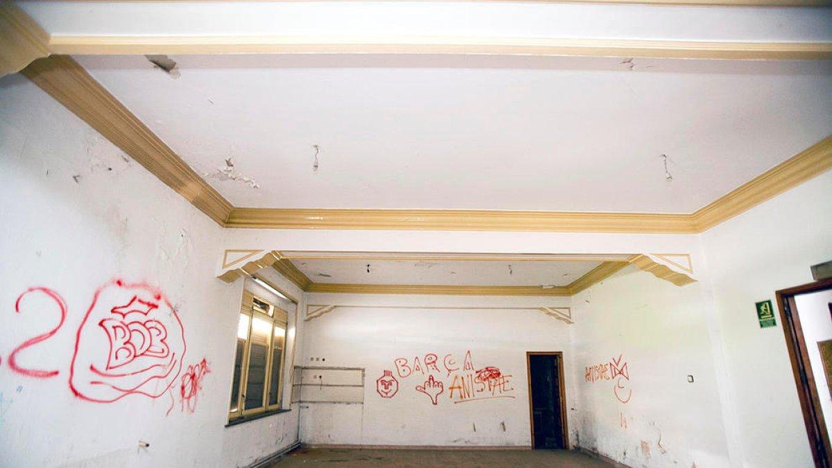 L'edifici ha estat buit des del 2003 i s'ha de rehabilitar.