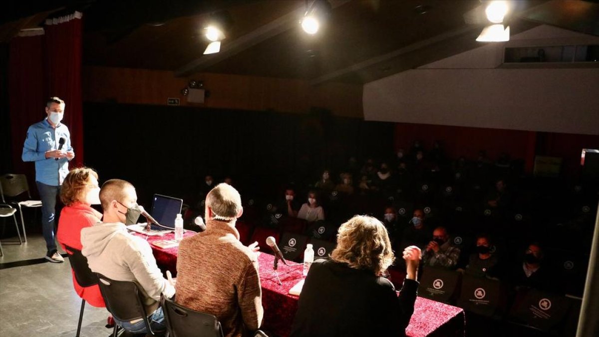 La Valireta ha acollit aquest vespre la xerrada 'A Andorra també matem. Novel·la negra feta a casa',