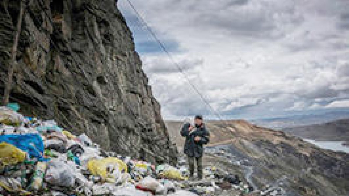 'Un planeta submergit pel plàstic'