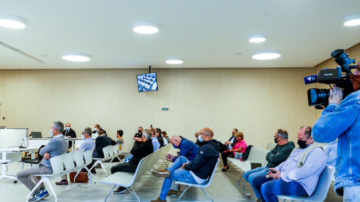 Els acusats durant la vista oral del judici.