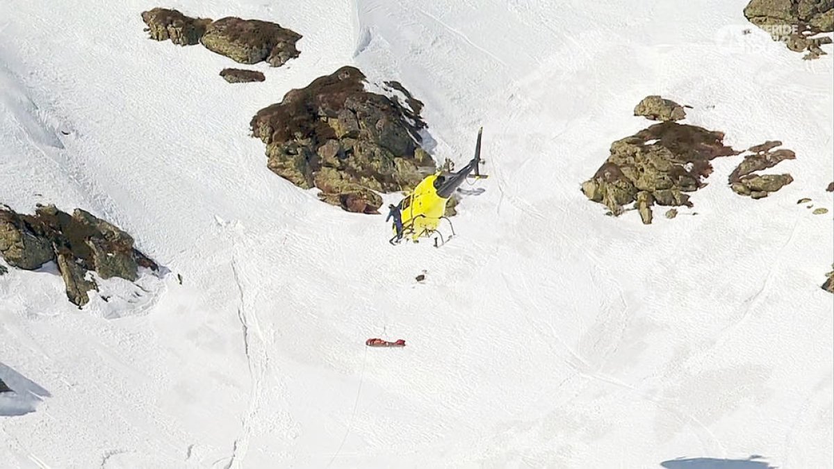 Els serveis mèdics evacuant Aracil.