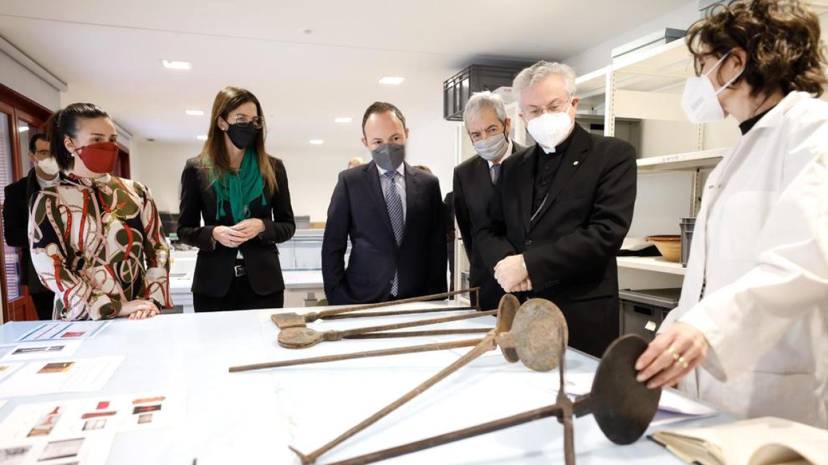 El Copríncep episcopal visita el ministeri de Cultura.