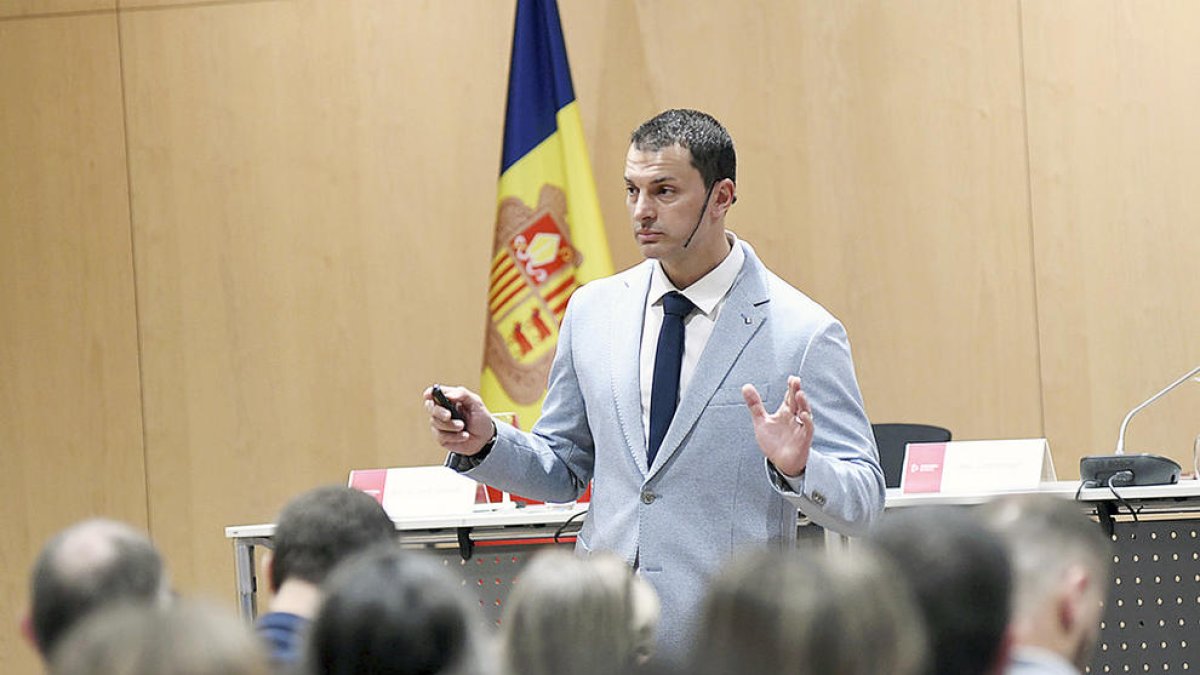 El ministre Gallardo ahir al matí a la conferència de l'Andorra Business.