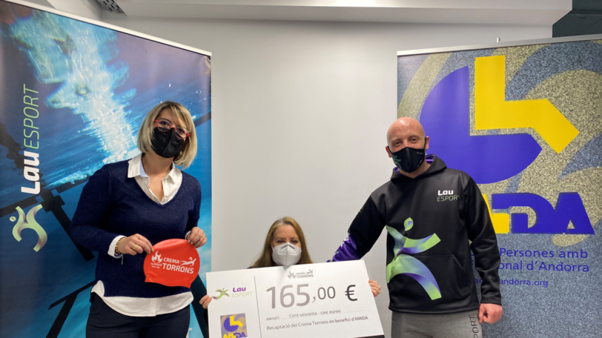 Entrega del xec solidari a Amida