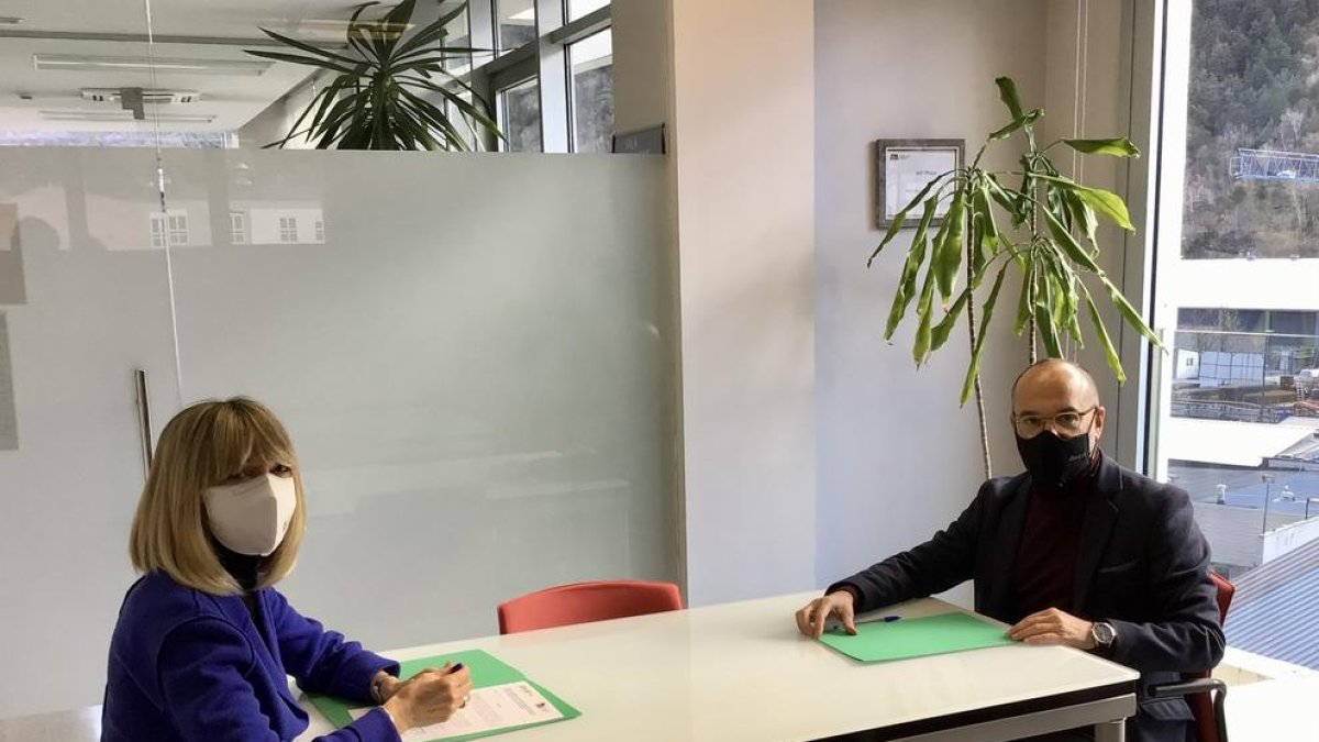 La directora general de la Fundació, Celine Mandicó, i el director de Dincat, Carles Campuzano i Canadés