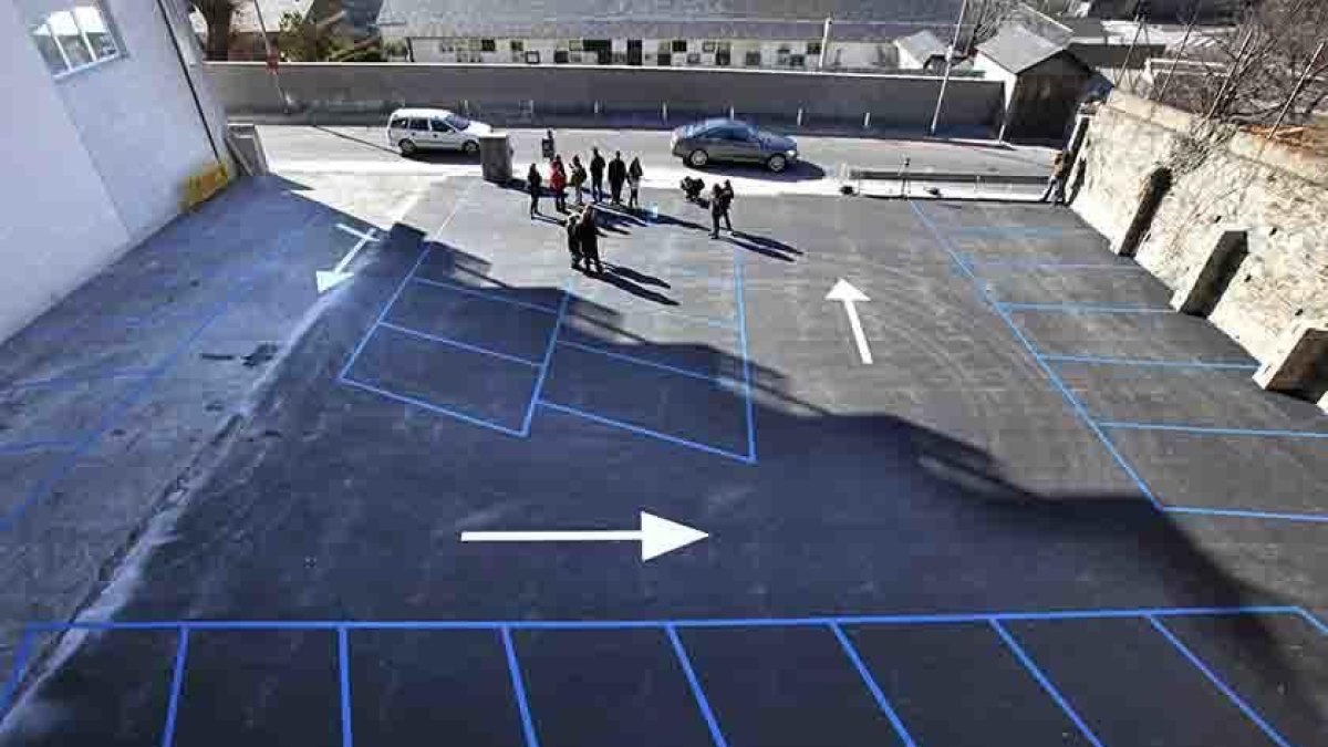 Aparcament pàrquing de l'avinguda del Pessebre num 60 pisos socials