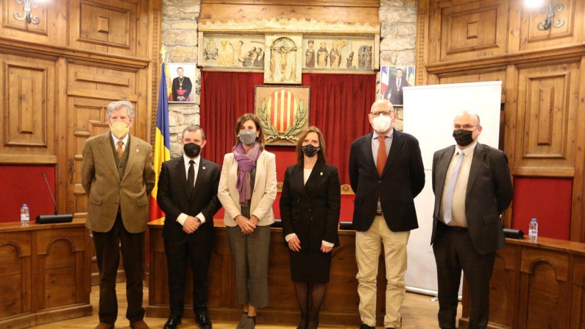 Els cònsols, la ministra d'Educació i els representants de les universitats.