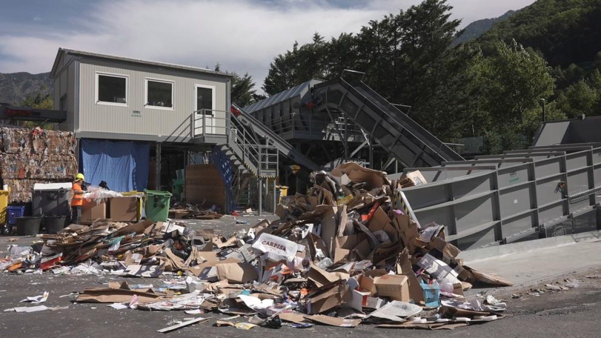 Planta de reciclatge de cartró.