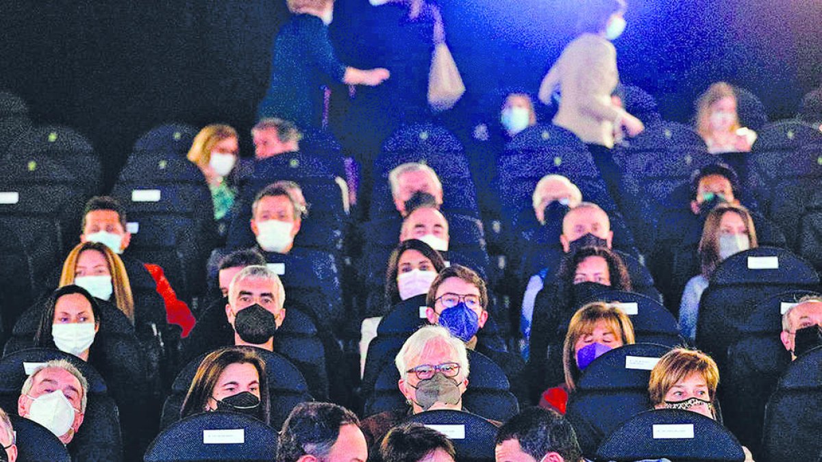 Els polítics omplen els cinemes Illa Carlemany. Tampoc s'han volgut perdre l'estrena de 'The Batman'.