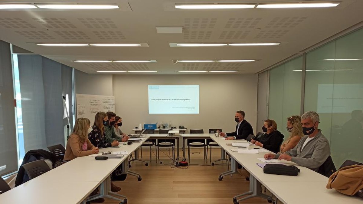 El Sipaag es troba amb els grups parlamentaris