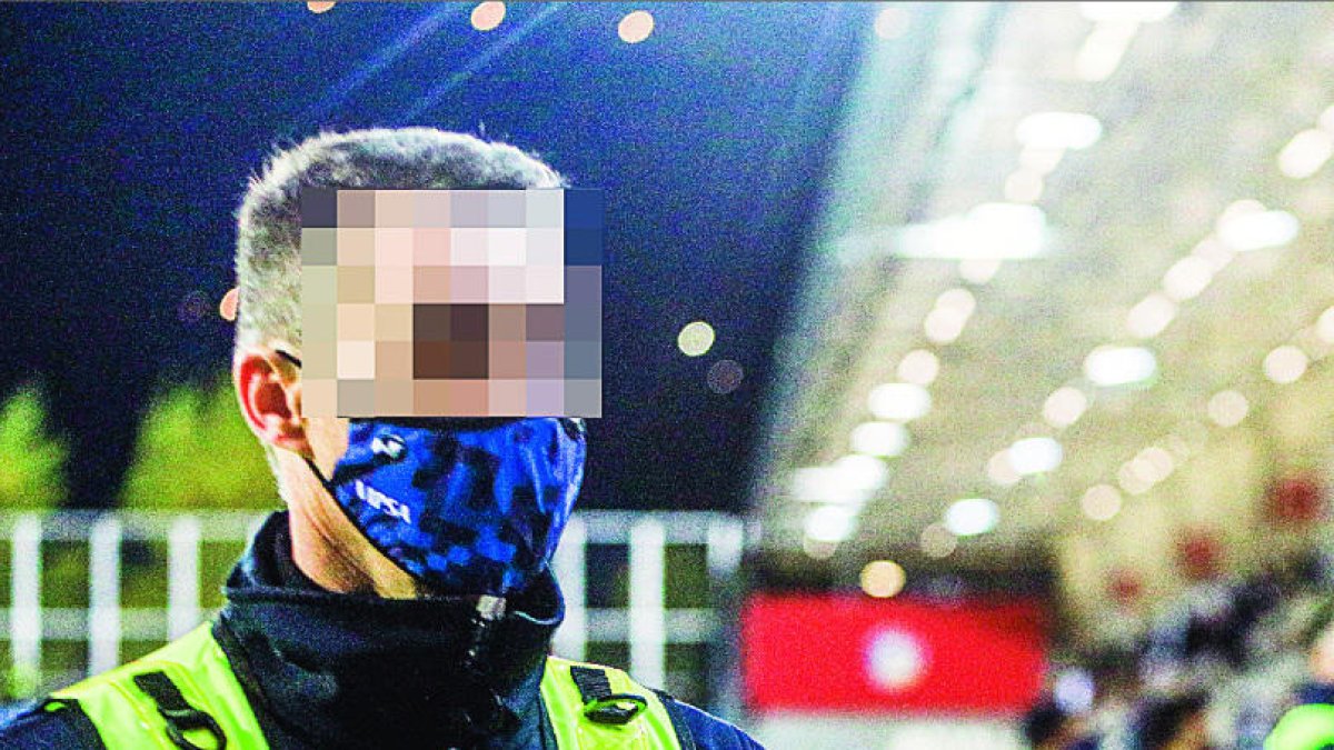 Empleats de seguretat de Menta com a reforç en un partit de la selecció.