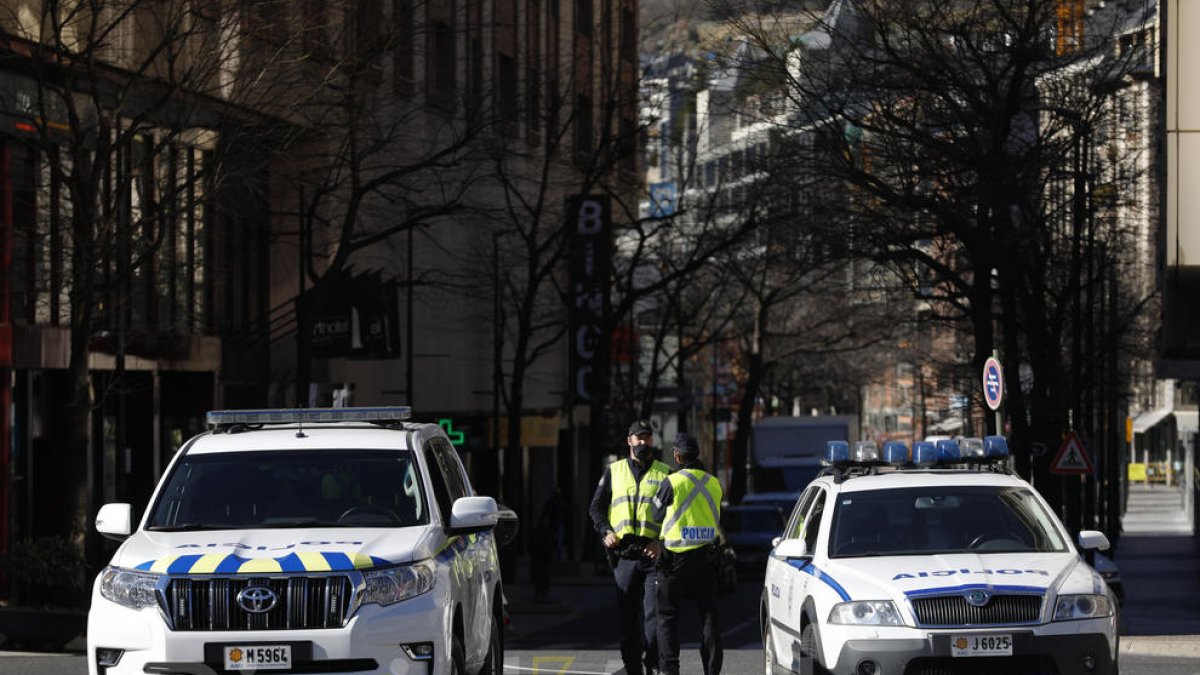 Control Policia policial controls vehícles