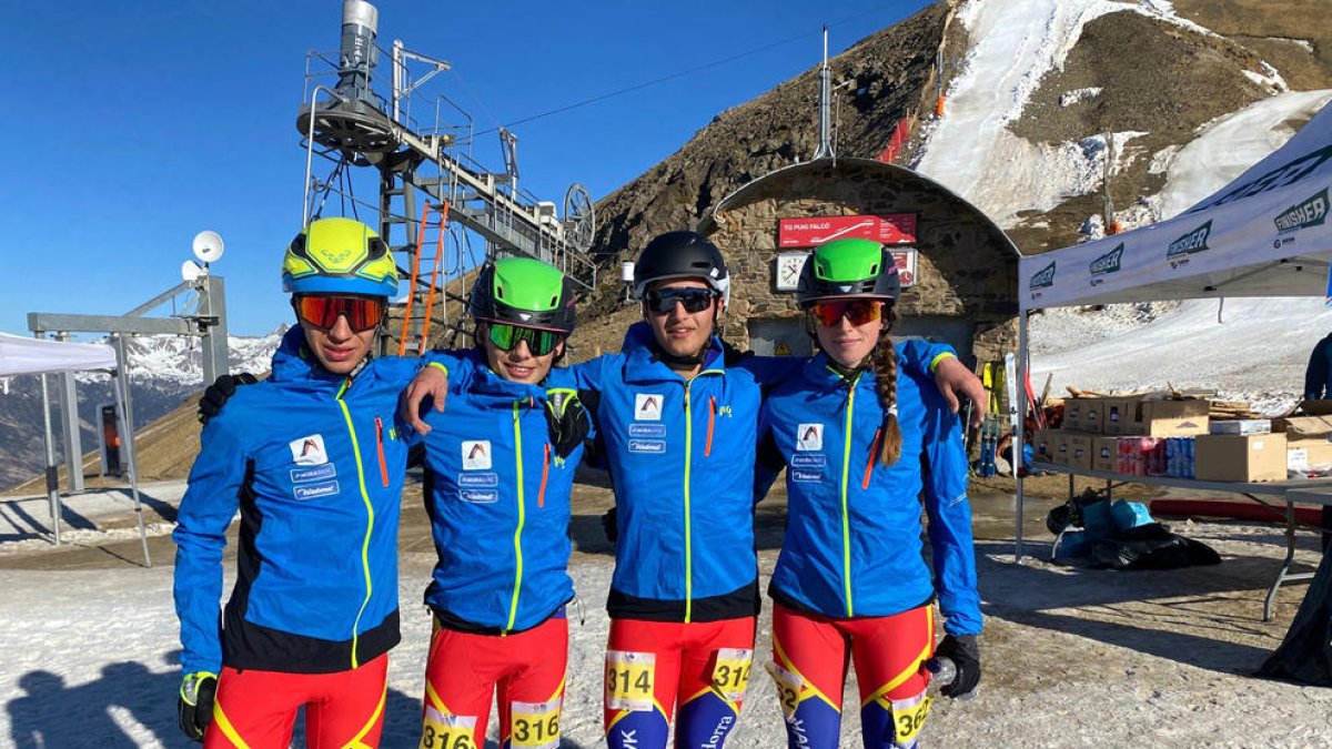 Els corredors de la categoria sub 18.