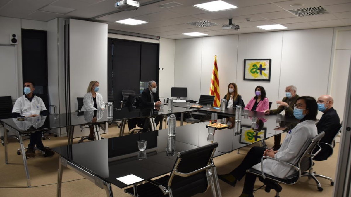 Helena Mas i Teresa Milà a la trobada amb els responsables de la Fundació Althaia