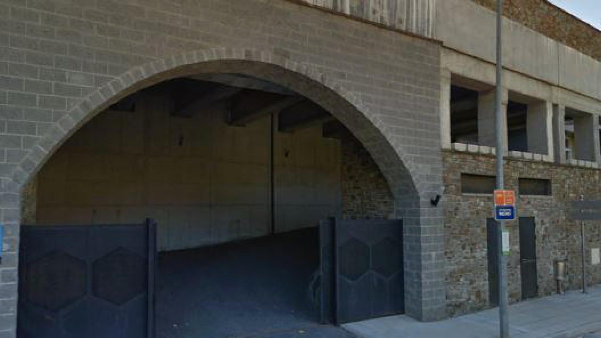 Entrada al forn incinerador del cementiri de la Plana.