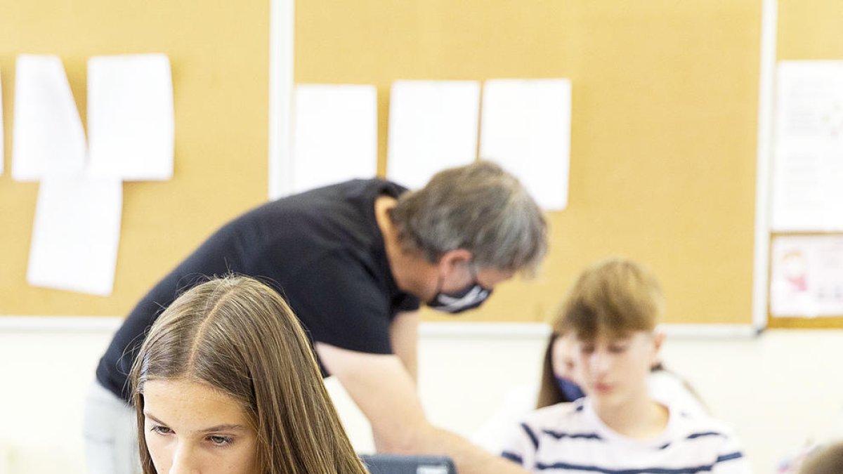 Alumnes de l'escola andorrana de Santa Coloma sense la mascareta.