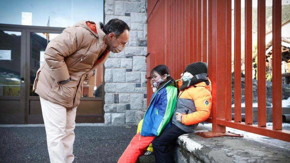 Xavier Espot en la visita avui al centre d'FP de la Massana
