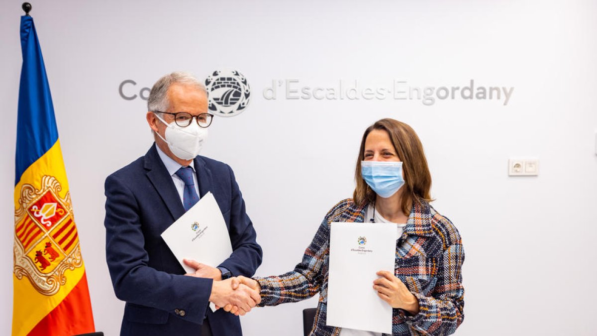 Signatura del conveni de col·laboració.