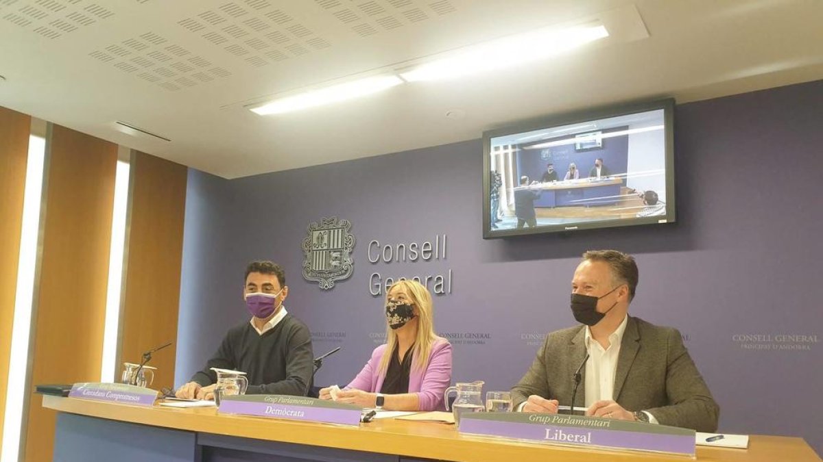 Els grups de la majoria durant la roda de premsa