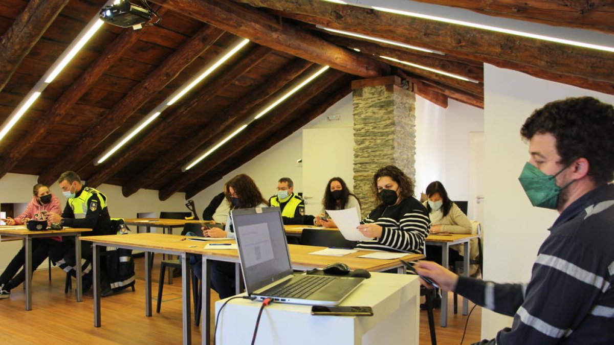 El curs l'imparteix l'enginyer d'Andorra Recerca + Innovació, Marc Font