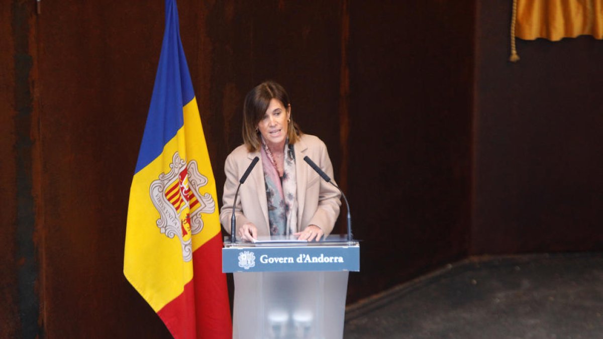 La ministra d'Educació, Ester Vilarrubla, a la reinauguració de l'institut de batxillerat de la Margineda.