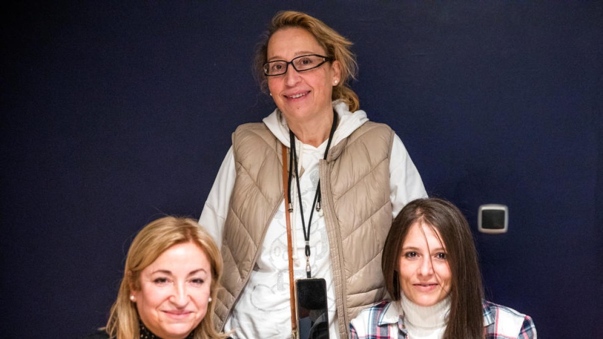 D'esquerra a dreta, Carmen Ballester, Carme López i Lourdes Rodríguez, de l'associació TCAI